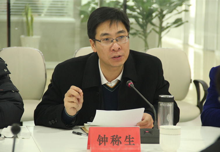 在随后召开的座谈会上,钟称生介绍了开展"面对面"活动的目的和意义,并